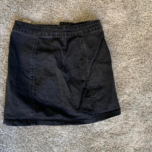 I&M Black denim skirt - Picture 3 of 3